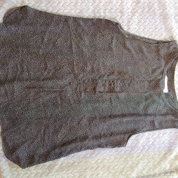Loft sleeveless shell, black with tan dots. - Picture 3 of 3